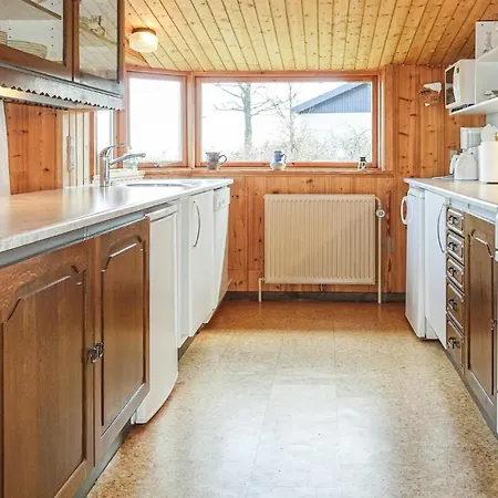 Stunning In With Kitchen אלינגה