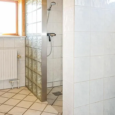 בית נופש Stunning In With Kitchen אלינגה